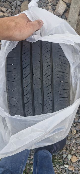 Продам шины в хорошем состоянии.