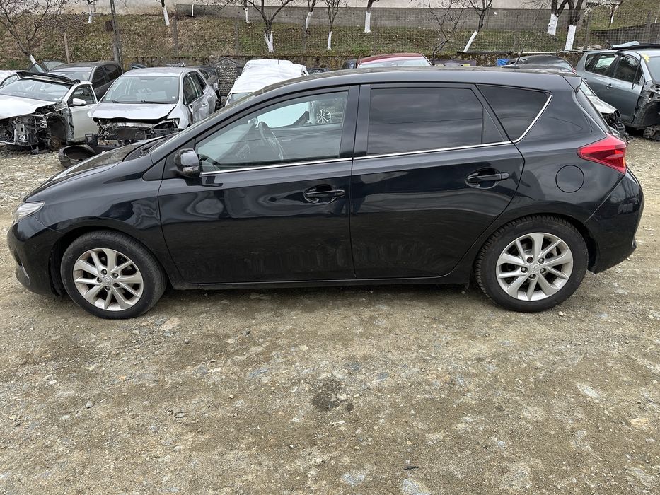 Тойота Аурис Toyota Auris 1.4 d4d 90 кс На части!