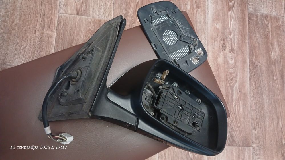 Зеркало Авенсис 2