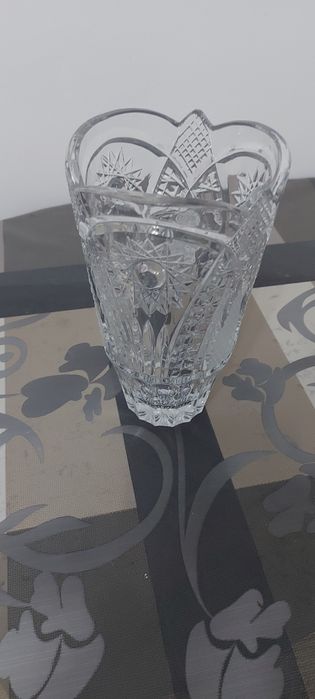 Хрусталь вазалар сатылады