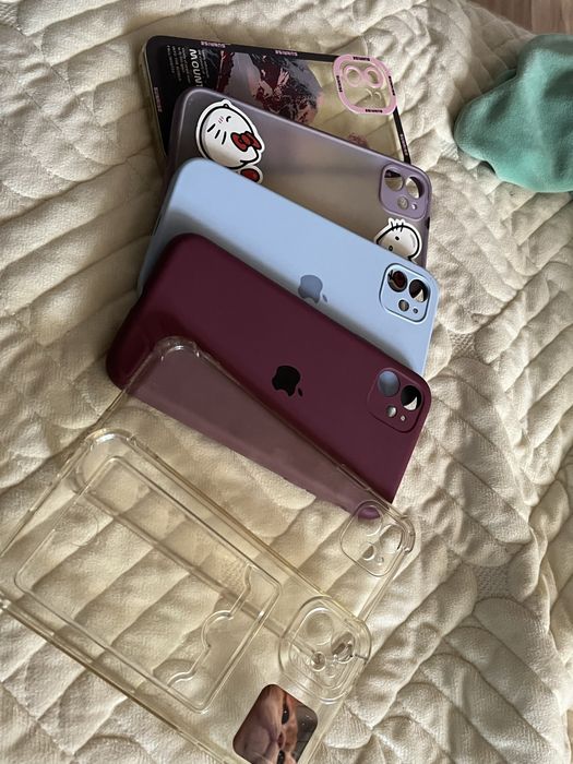 Продам все в одни руки чехлы на iPhone 11