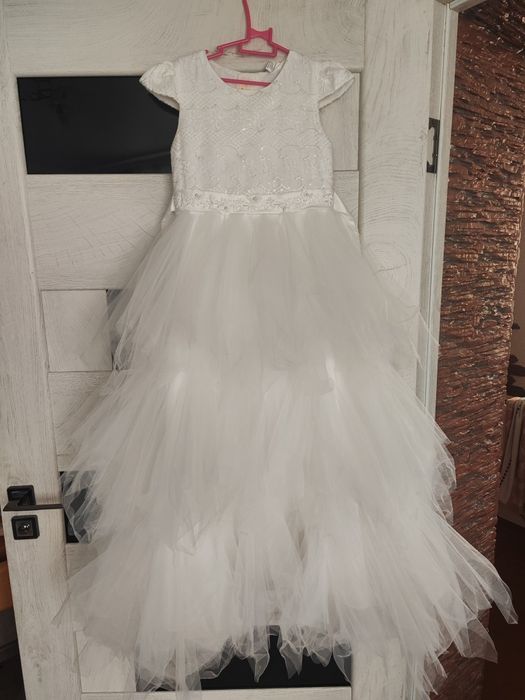 Продам платья для девочки 8-10 лет