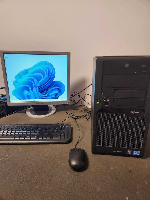 Unitate PC - desktop + monitor - garantie