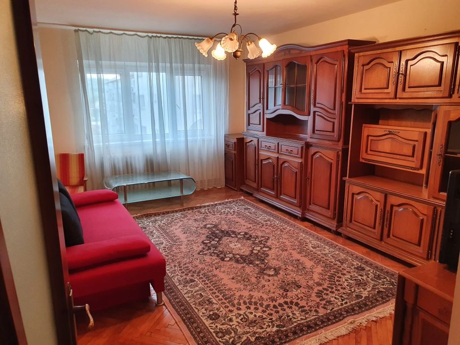 Inchiriez apartament 2 camere, Et.3, Zona Sens