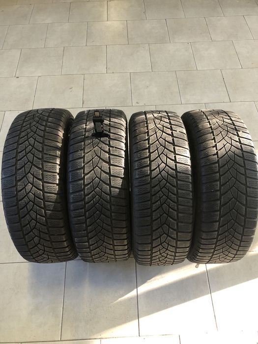 Зимни гуми 205 60 16 Good Year runflat Ultra Grip 4бр