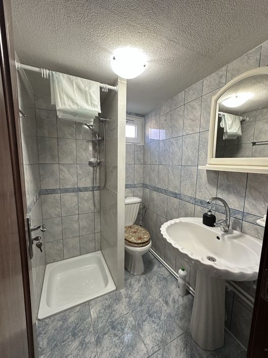 Casa renovata cu gradina de inchiriat(Radauti) 2 dormitoare,bucatarie noua, living, baie,dresing