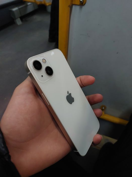 iPhone 13 128gb white