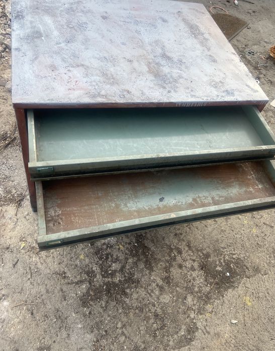 Шкаф за чертежи и / или инструменти