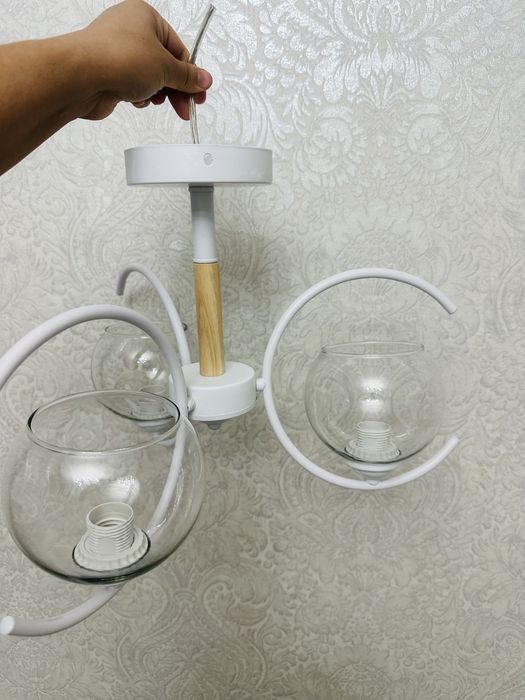 Продам стильную люстру в отличном состоянии