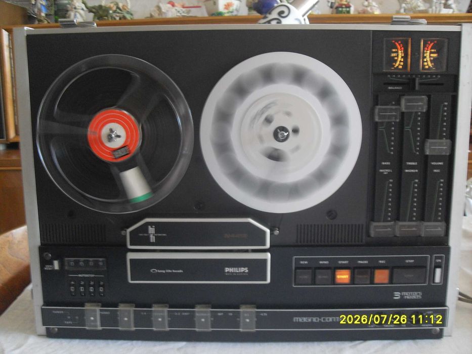 Продавам ролков магнетофон "PHILIPS" 4419