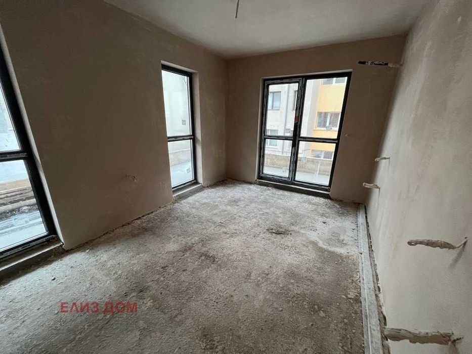 Тристаен апартамент в гр. Варна, р-н Окръжна болница