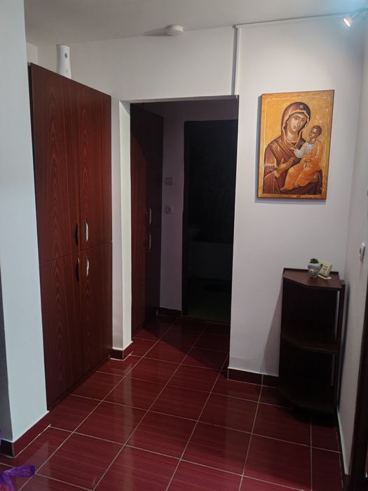 Închiriez apartament 2 camere, decomandat!