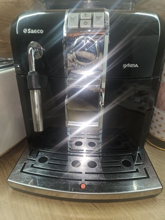 Кафемашина Saeco Syntia – Компактен пълен автомат