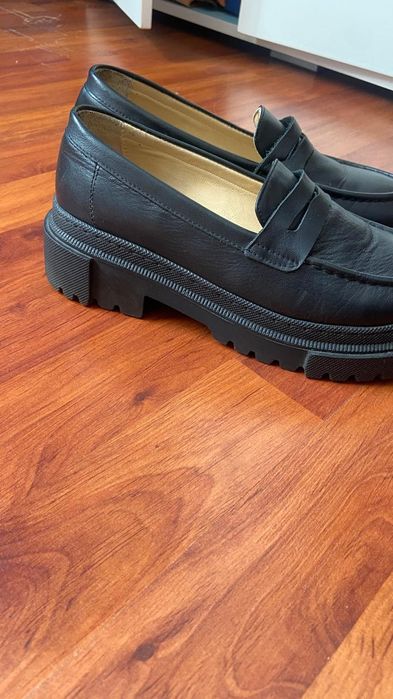 Кожаная женская обувь