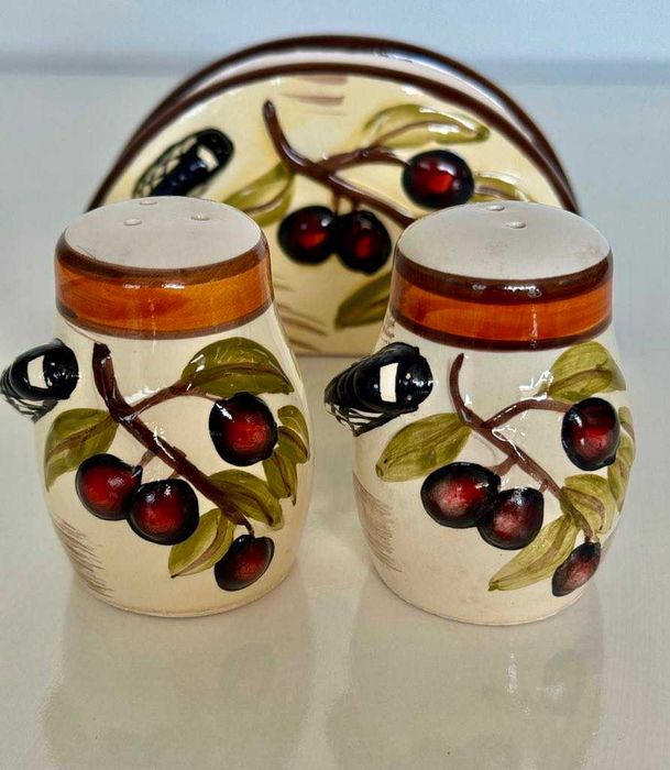 Сет за сол, пипер и салфетник