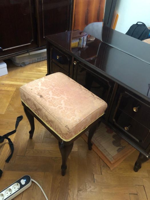 Comodă dormitor pentru macheaj + scaun (foarte practică)