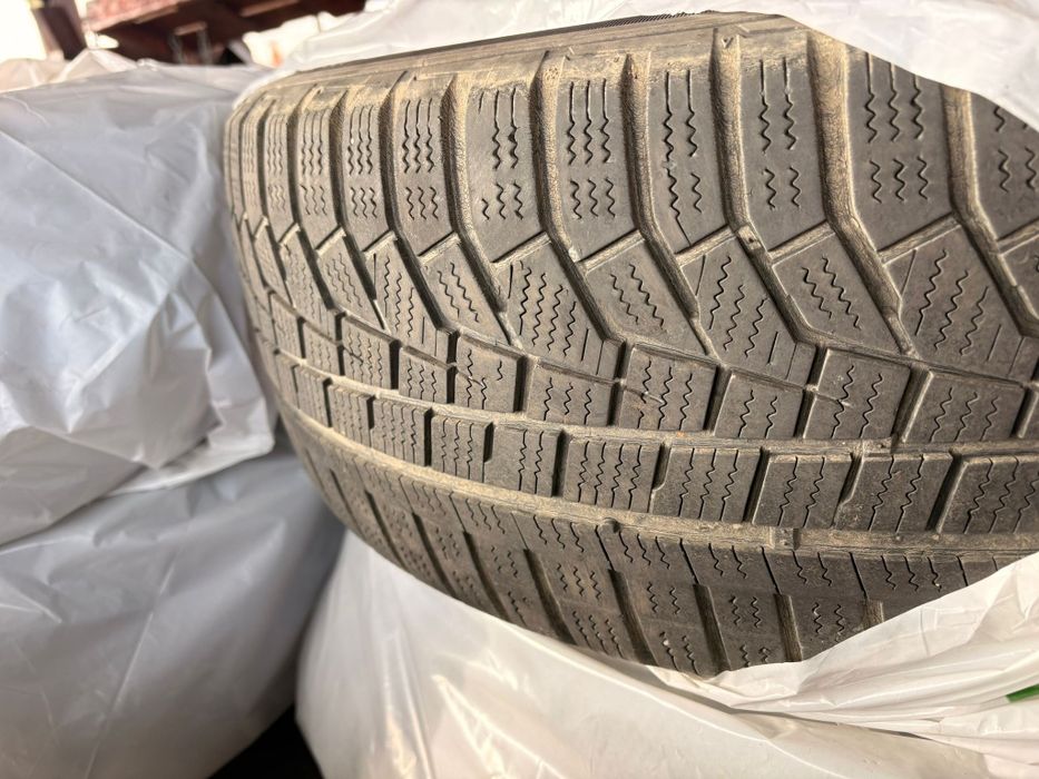 Vând urgent cauciucuri!