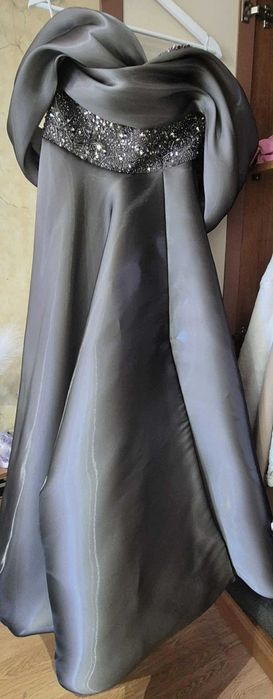 Луксозна бална рокля купувана от модна къща Caviar Couture течна рокля