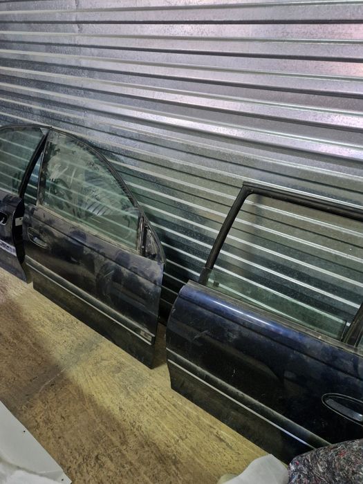 Продам двери Опель вектора универсал