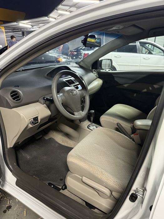 Tayota Yaris 2012 sedan