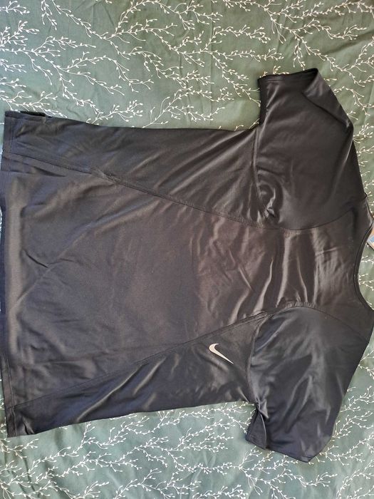 Дамска тениска Nike M размер