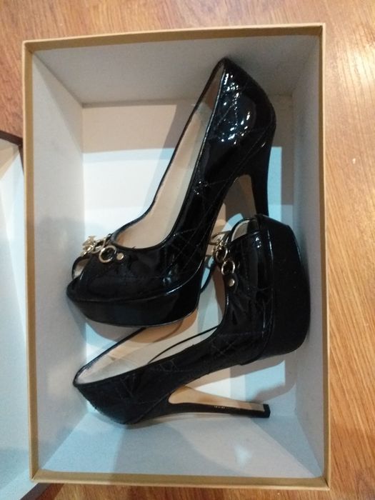 Продам новые туфли и босоножки