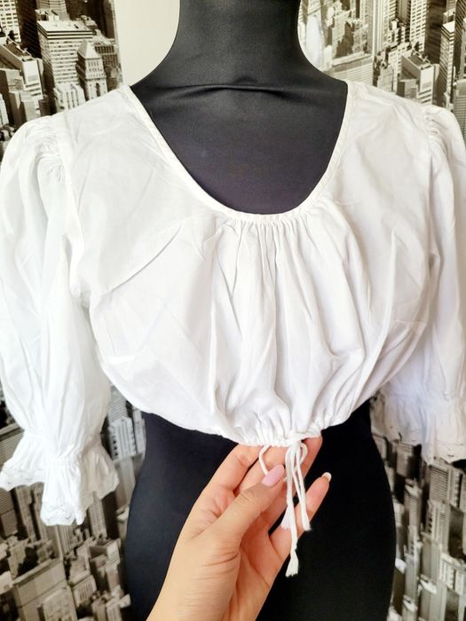 Bluza scurta alba stil vintage