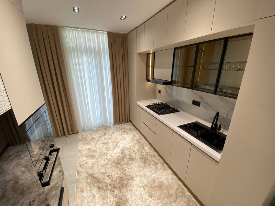 Яккасарой Ситу Маll 3/2/10. 75м2  Срочно Продам квартиру