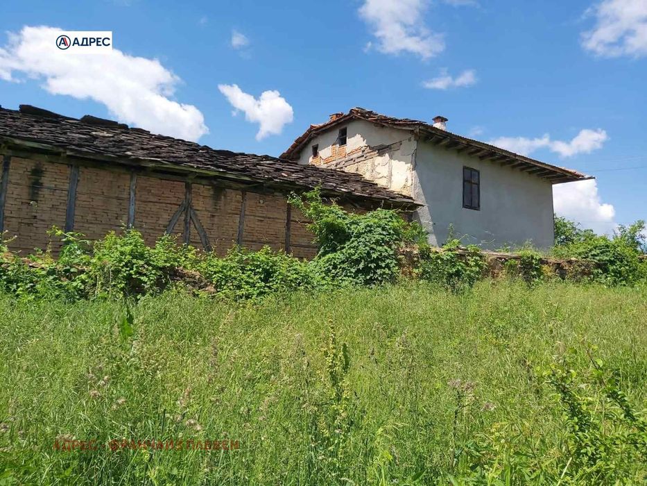 Парцел в Ловеч, област-гр.Троян площ 625 цена 27000