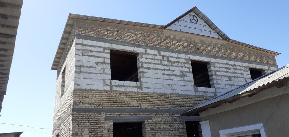 Продается двухэтажный недостроины дом