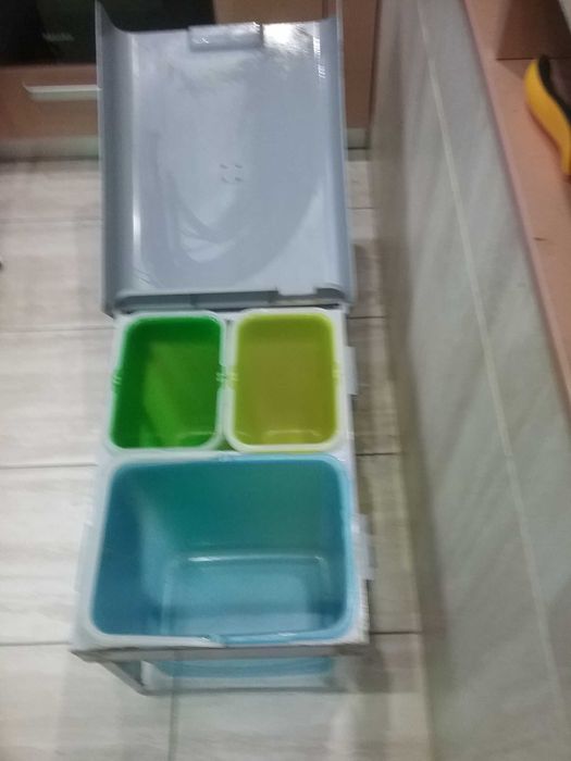 Кош за вграждане и разделно събиране на отпадъци