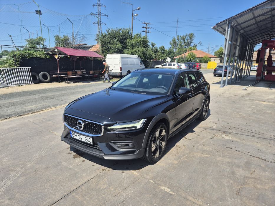 Volvo v60 county cross  2.0 d  196 cp