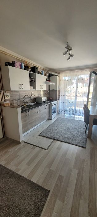 Persoana fizica vând apartament 2 camere strada Florilor