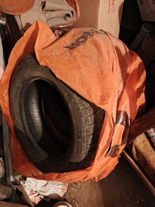 Продам две зимние шины Б/У Pirelli Winter SottoZero 195x65x15
