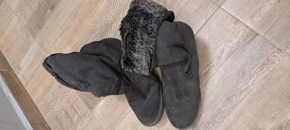 Дамски велурени ботуши