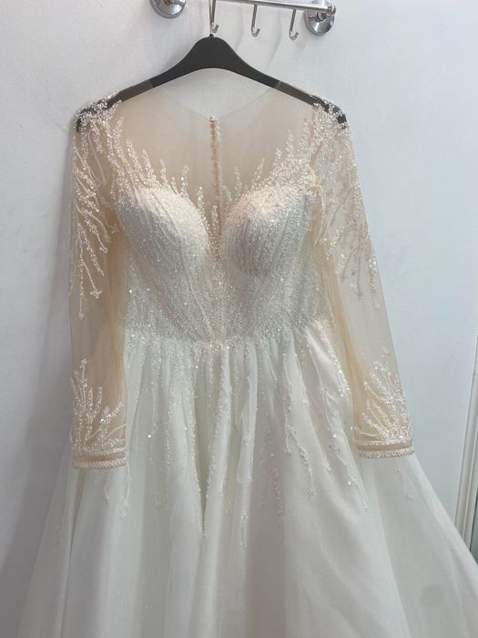 rochie de mireasă  prințesã  s/m cu mai multe accesorii incluse