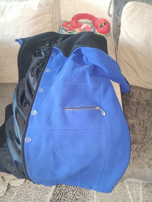 Продам пальто синего цвета