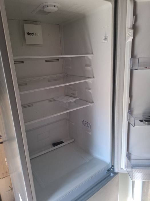 Продам на запчасти хододильник