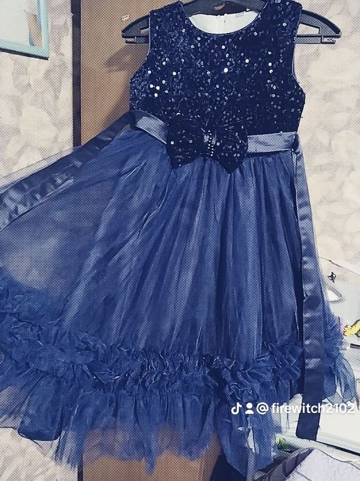 Продам платье на девочку 9-10 лет