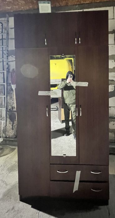 Продам 2  шкафа и камод