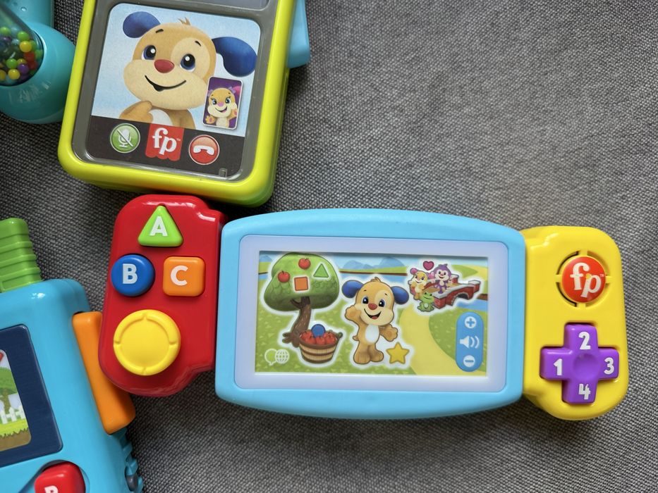 4 Играчи  fisher price и една подарък