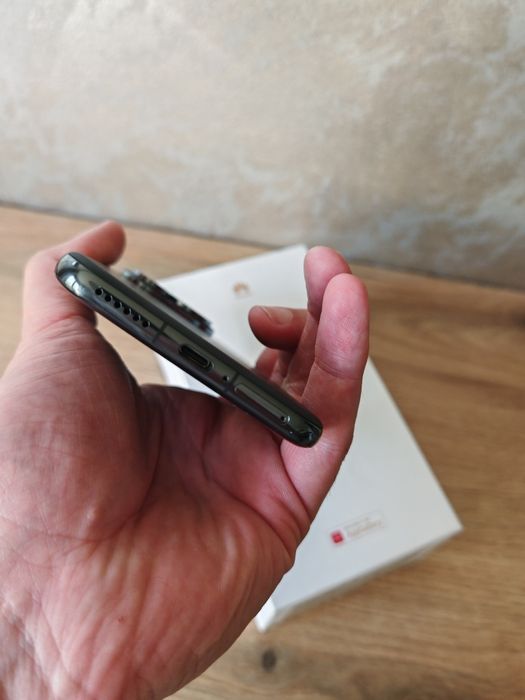 Чисто нов с подарък кейс в гаранция до 2028 г. Huawei pura 70 pro!