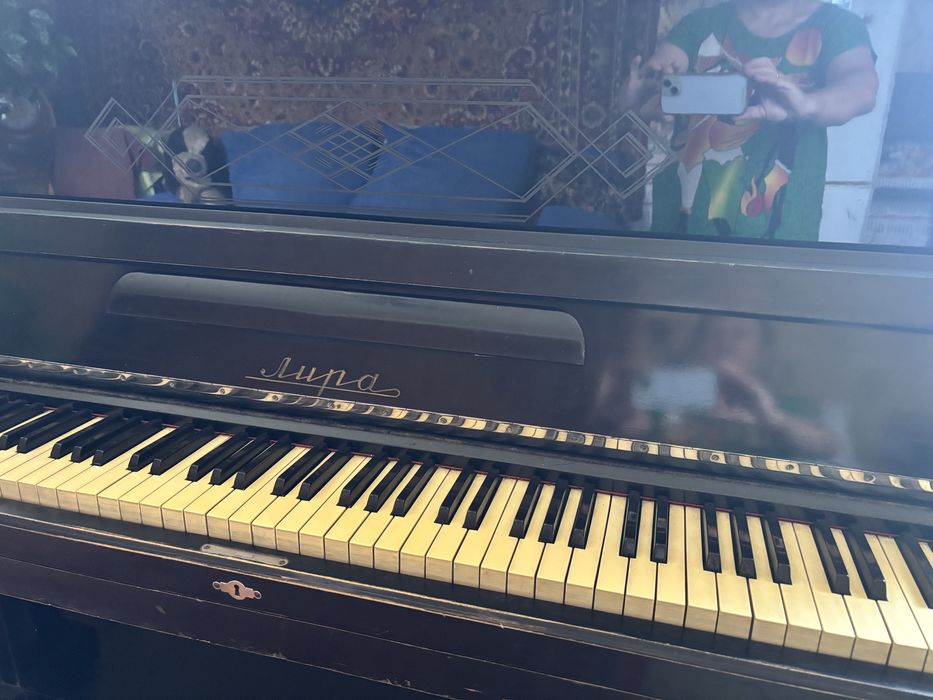 Продам Пианино Лира