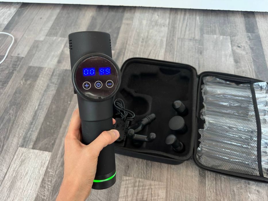 Vând pistol de masaj GymBeam Black
