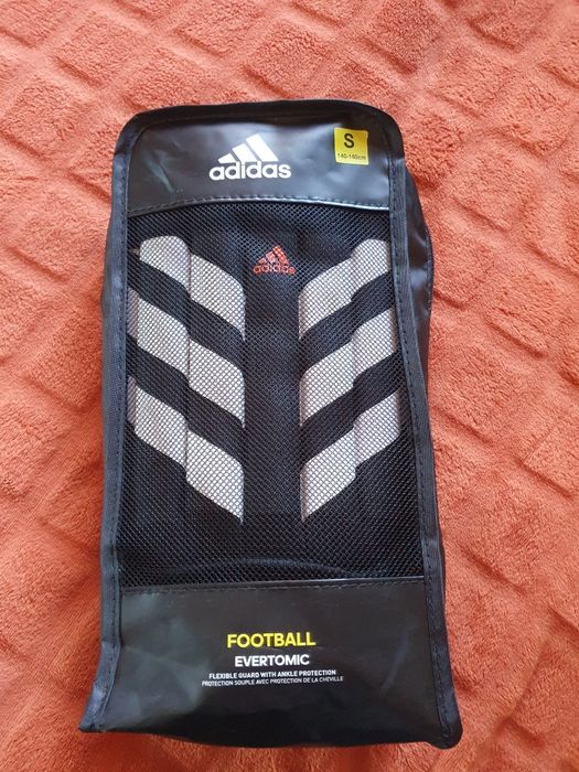 Aparatori Adidas Evertomic

S
