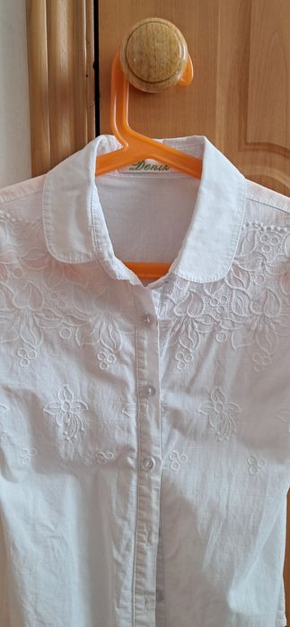 Продам школьную блузку