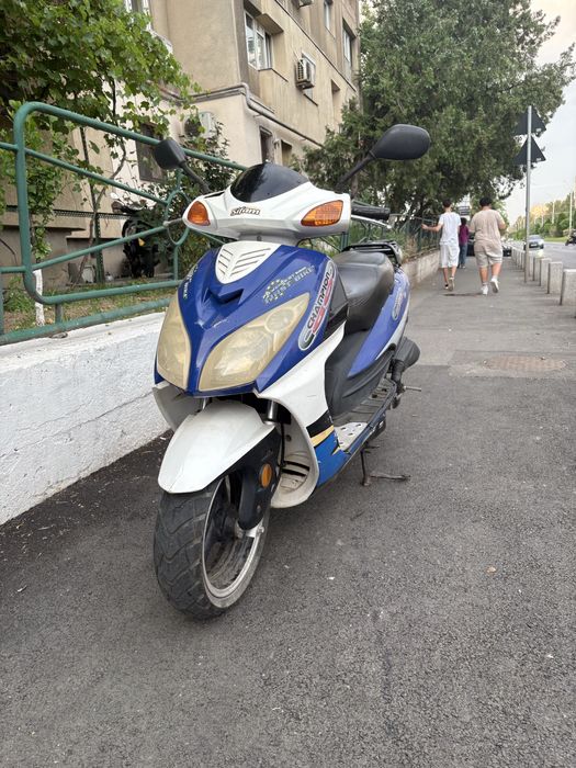 Scuter de vanzare sau inchiriez