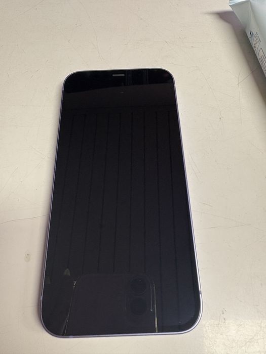 Продавам iphone 12 лилав  – отлично състояние, като нов