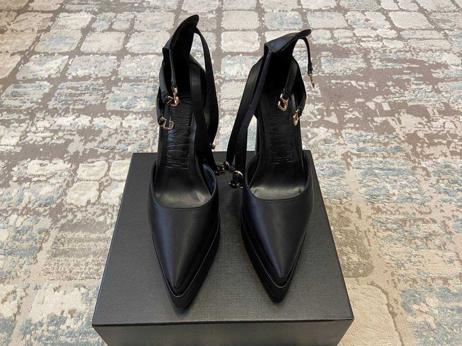 Сатиновые туфли на платформе Aevitas Pointy