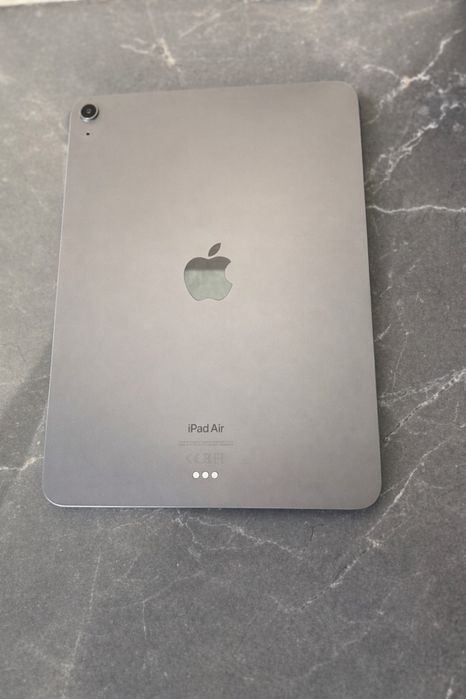 iPad Air 5 (M1 2022) 64GB с гаранция, калъф и протектор